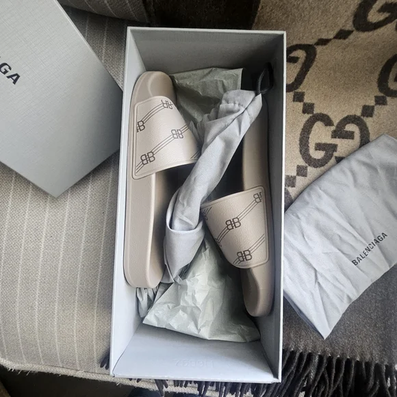 Balenciaga Pool Slide Sandals. Brand New w/Tags Size 39 - Picture 8 of 10